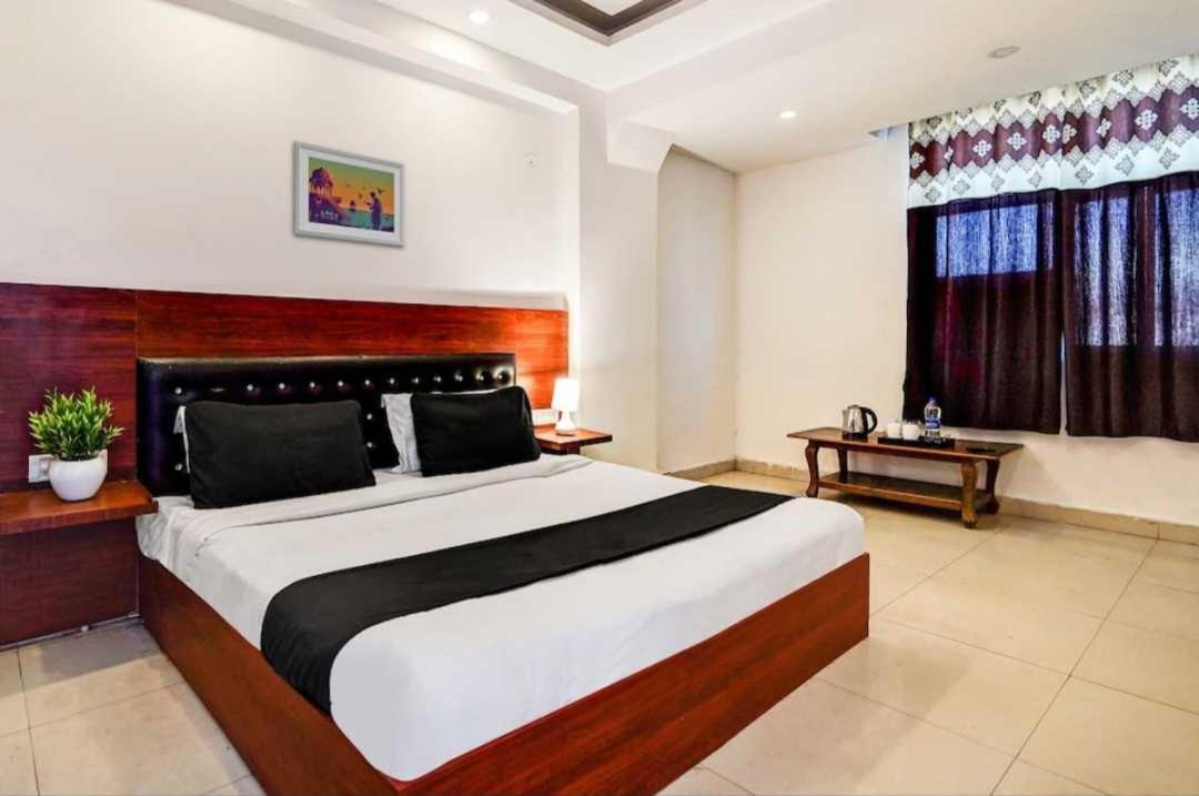 Hotel O Anshu B&B New Delhi Eksteriør billede